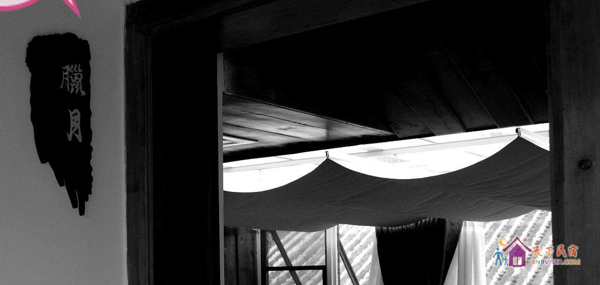 侧海景阁楼家庭房