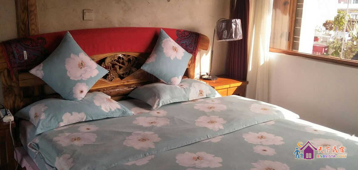 301, 大户型白族民居大床房