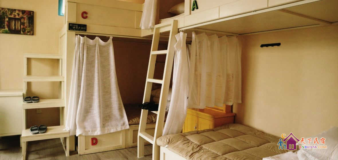 阳光6人混住床位间