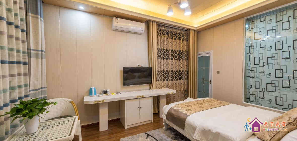 情侣屋语大床房