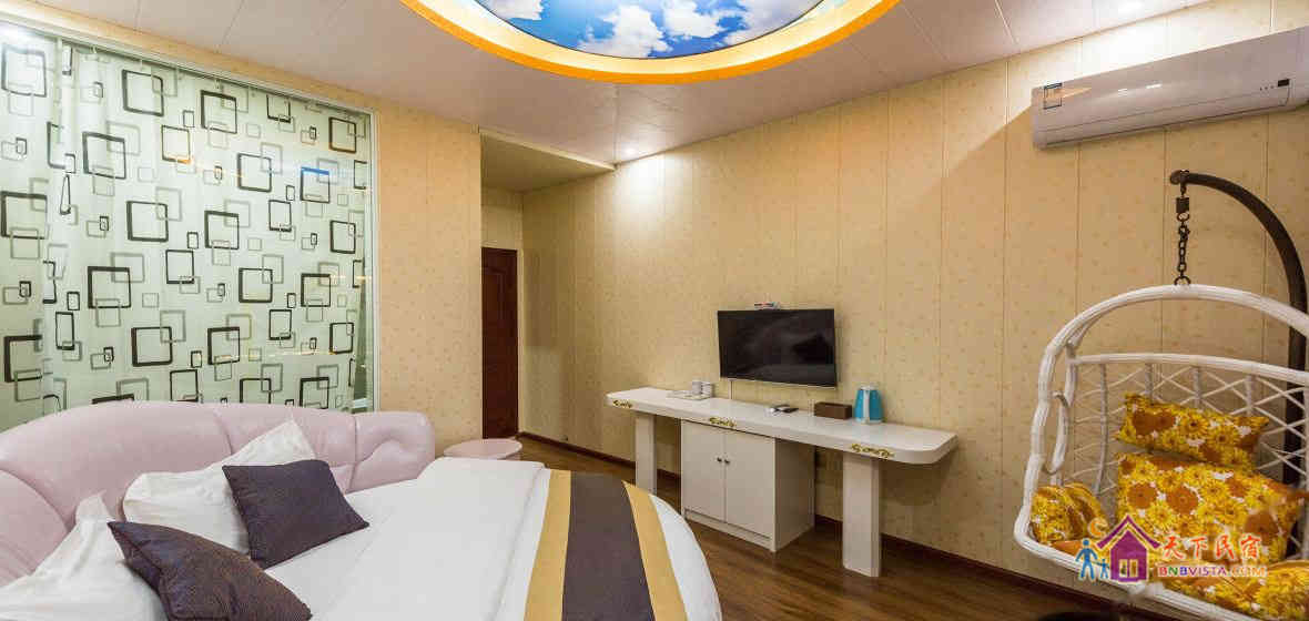 浪漫情缘圆床房