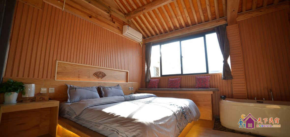 灵泉古典山景浴缸大床房-三楼