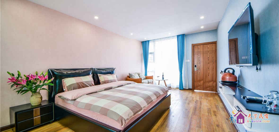 南门三号院花语阳台大床房