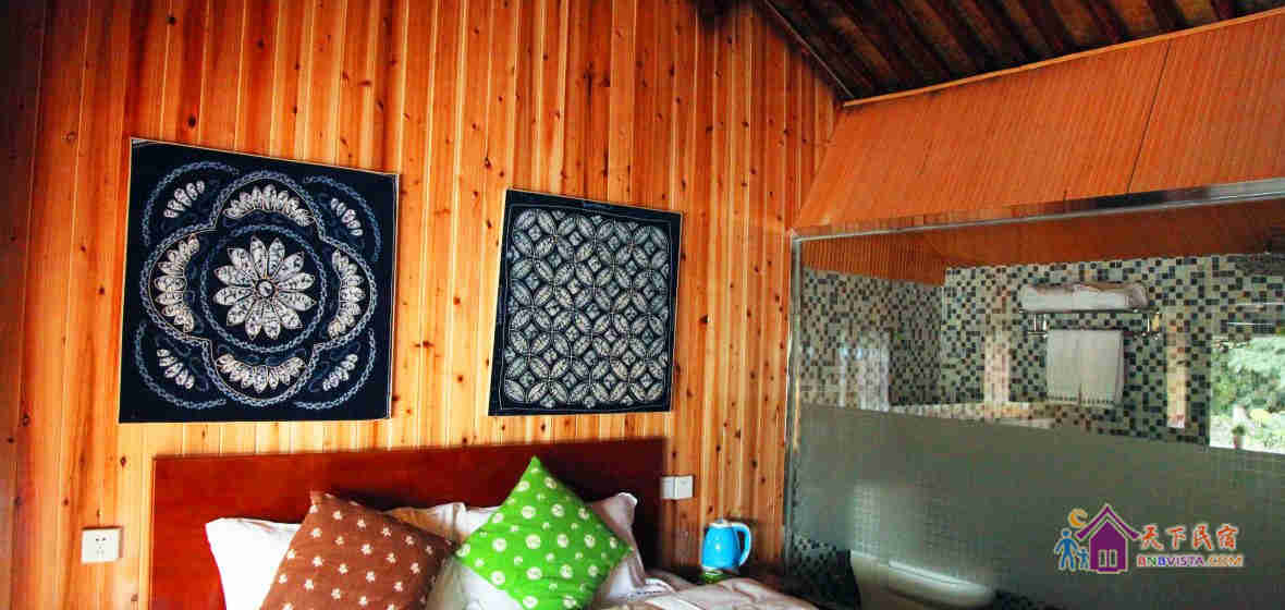 202白族传统建筑复古大床房