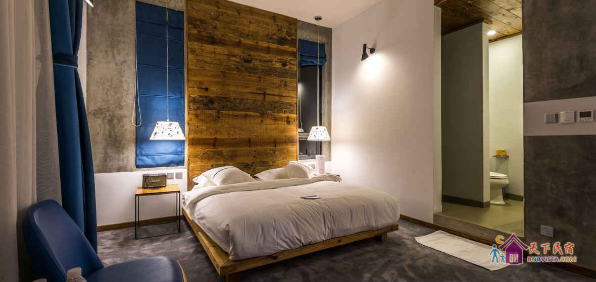 宝丽莱山景大床房