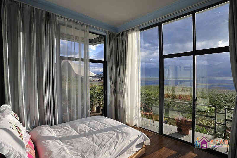 一楼两面临海带阳台海景大床间