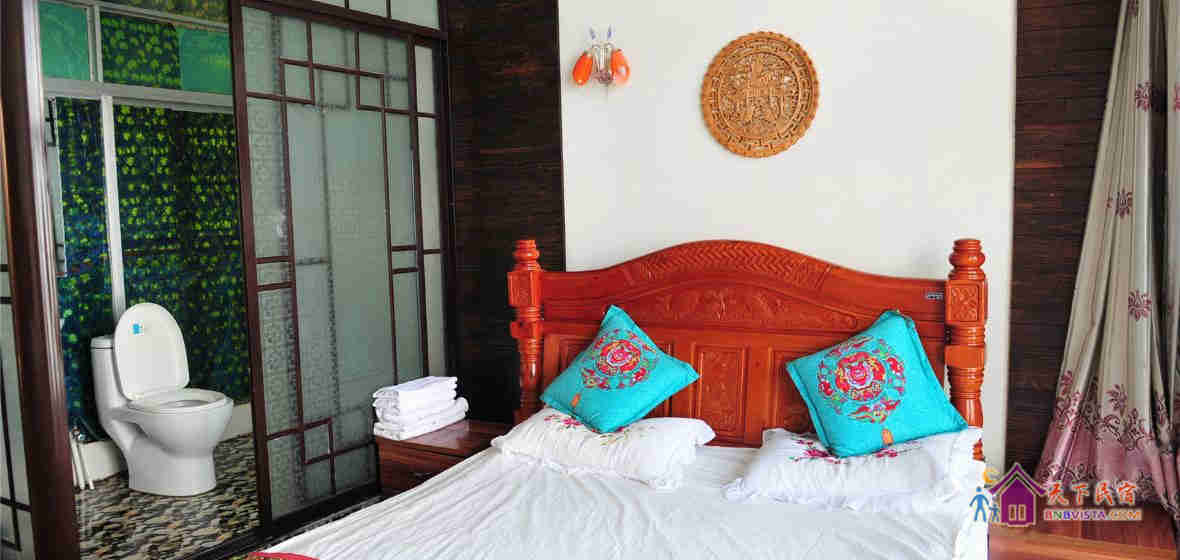 二楼侧面临海海景大床间