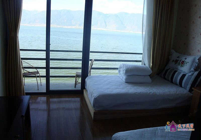 三楼正面临海带阳台标间