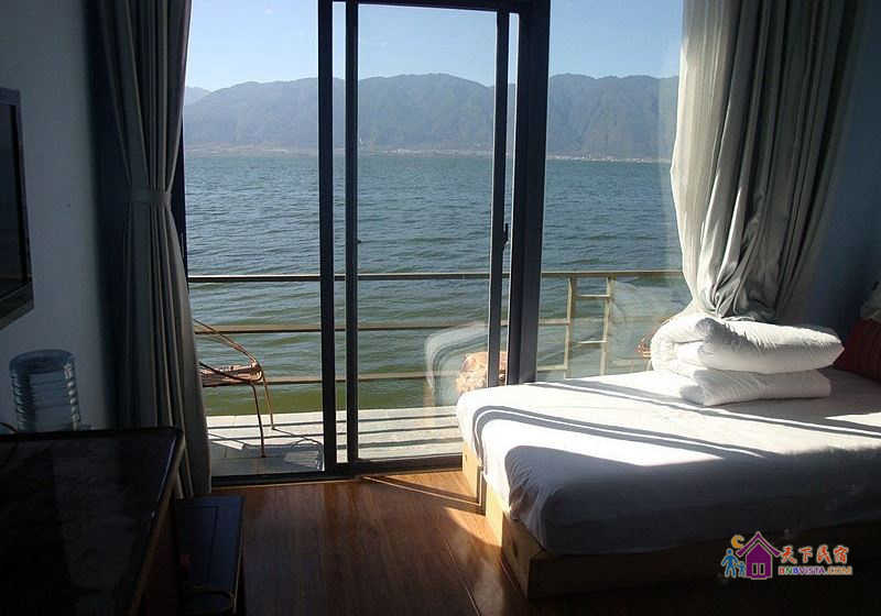 一楼正面临海带阳台海景标间