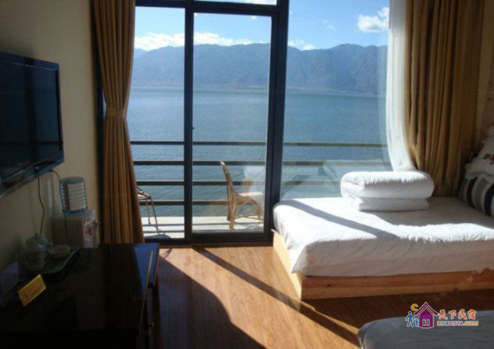 二楼正面临海带阳台海景标间