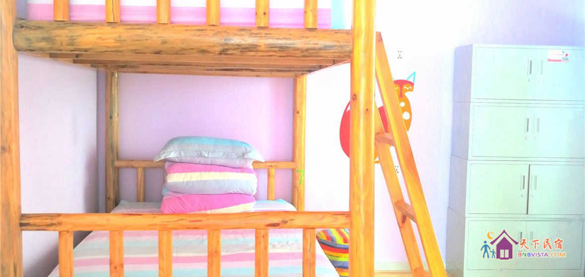 红妆女生八人间