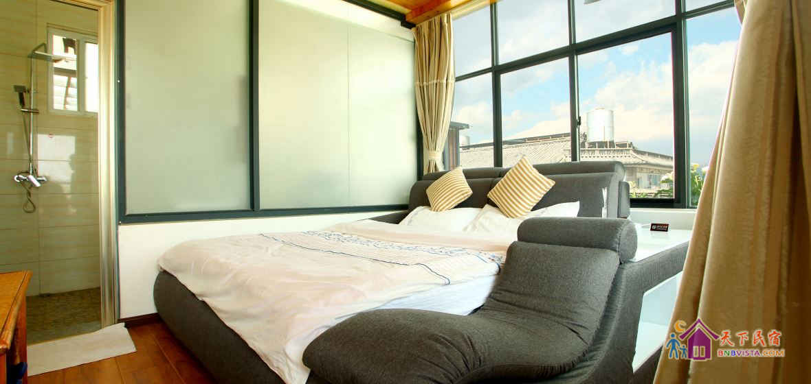 榻榻米阳光大床房