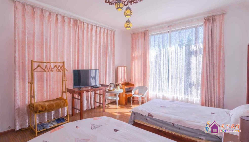 庭院阳光家庭房