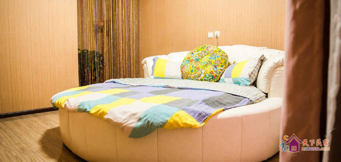 浪漫温馨圆床房