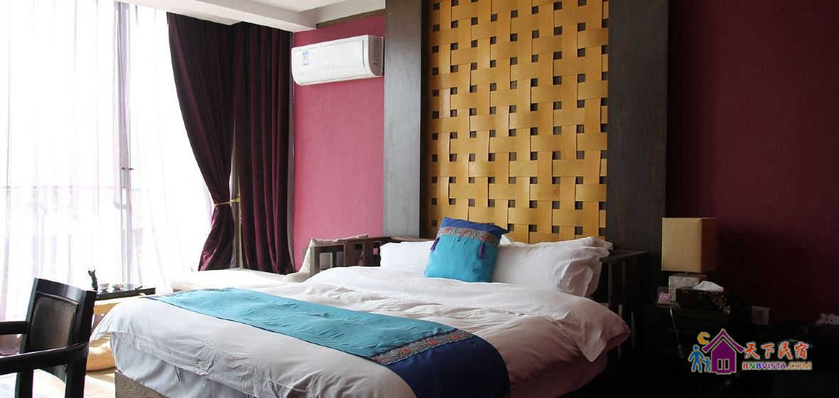 红色风情海景房