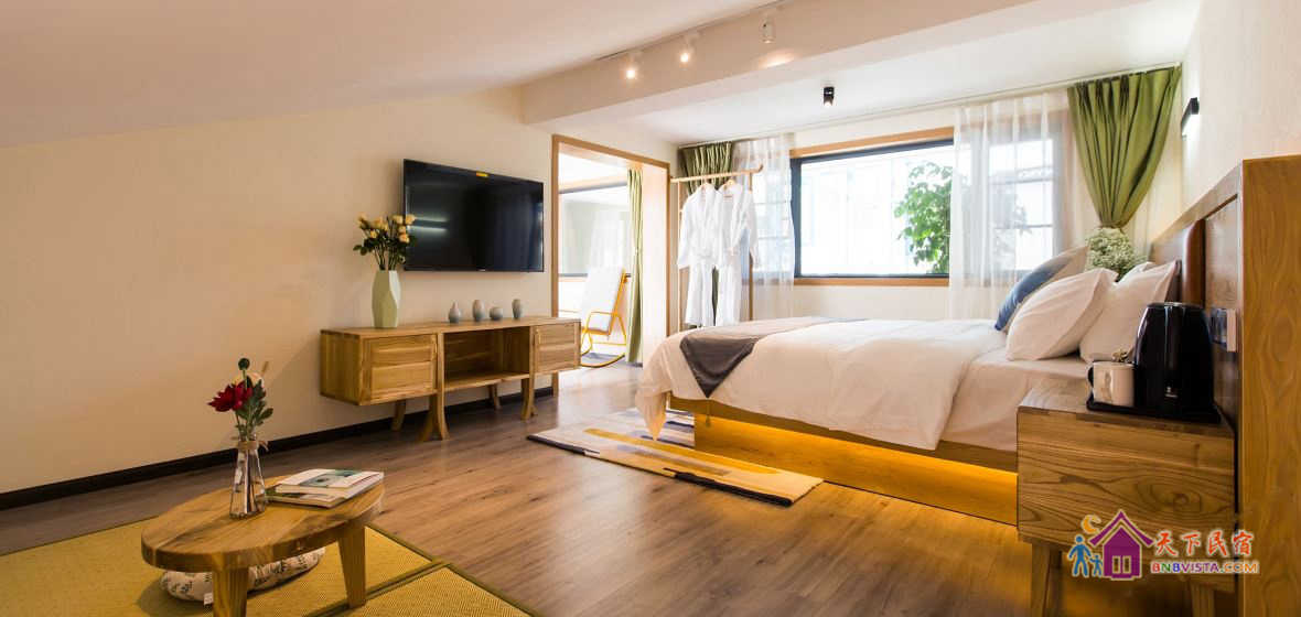 豪华露台浴缸大床房