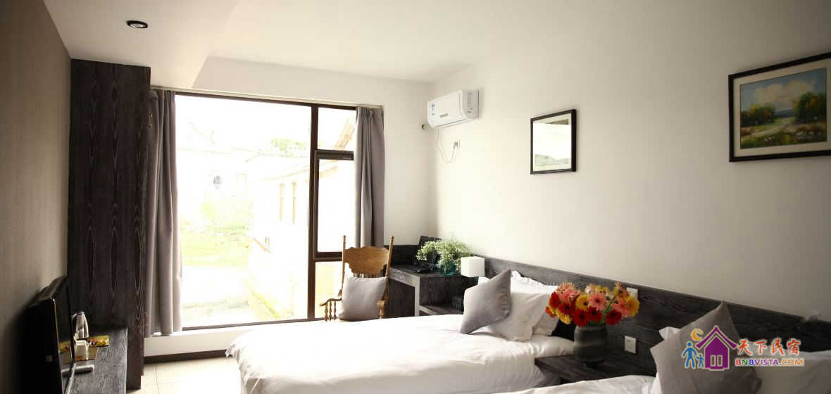 简约侧海景标间