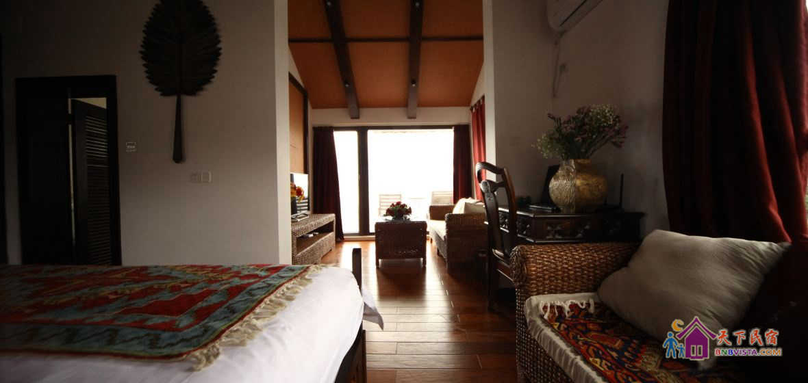 滨水露天浴缸海景房