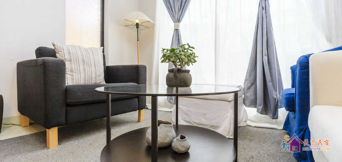 二楼素锦大床房