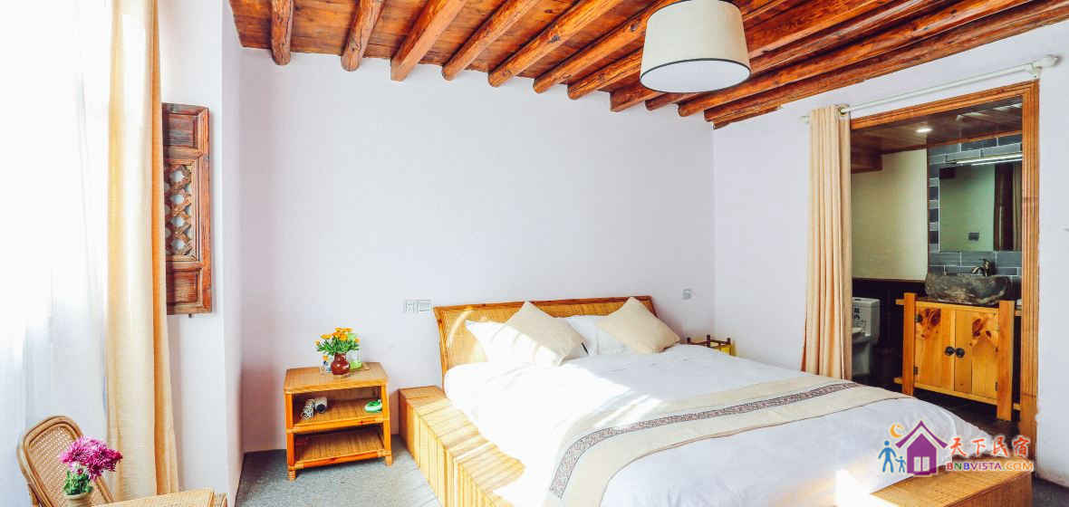 轻奢典雅大床房