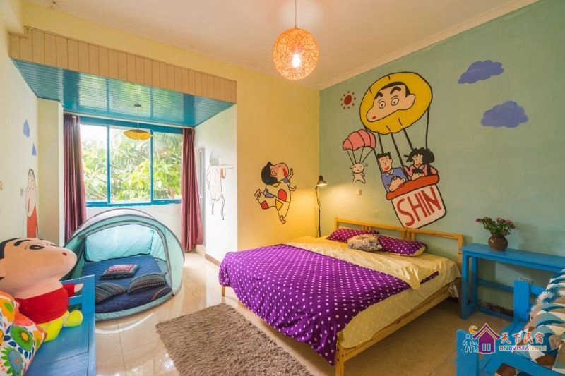 蜡笔小新主题大床房