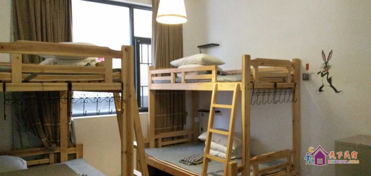 四人混住床位房