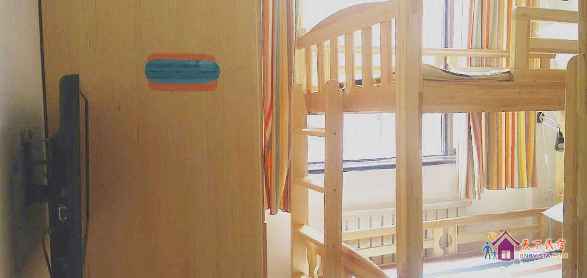 豪华男生四人床位房