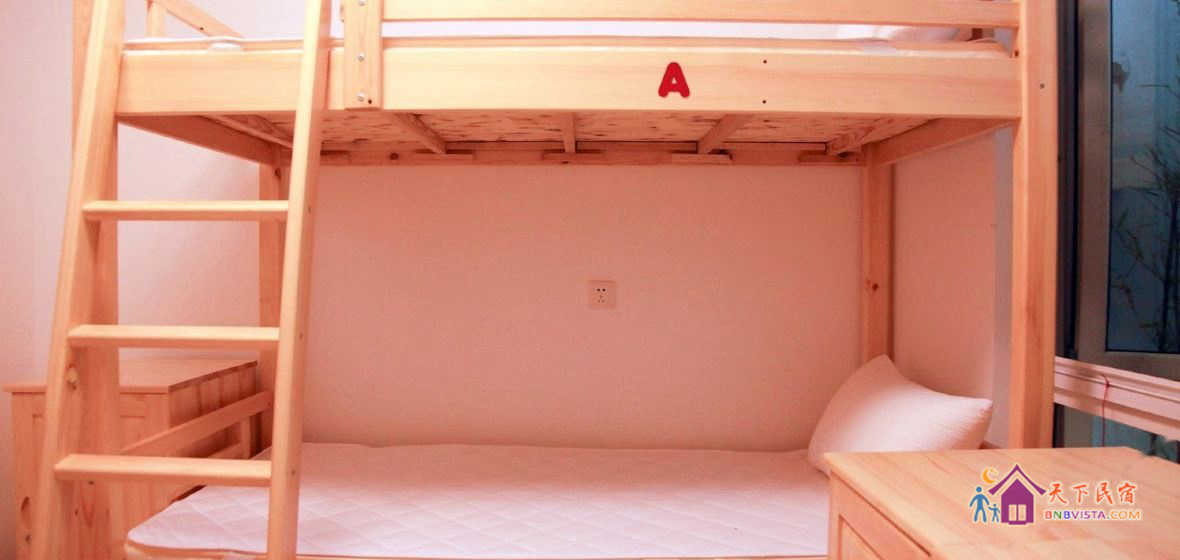 男生四人床位间(公共卫浴)