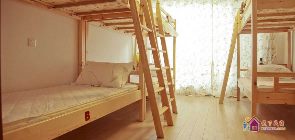 男生六人床位间(公共卫浴)