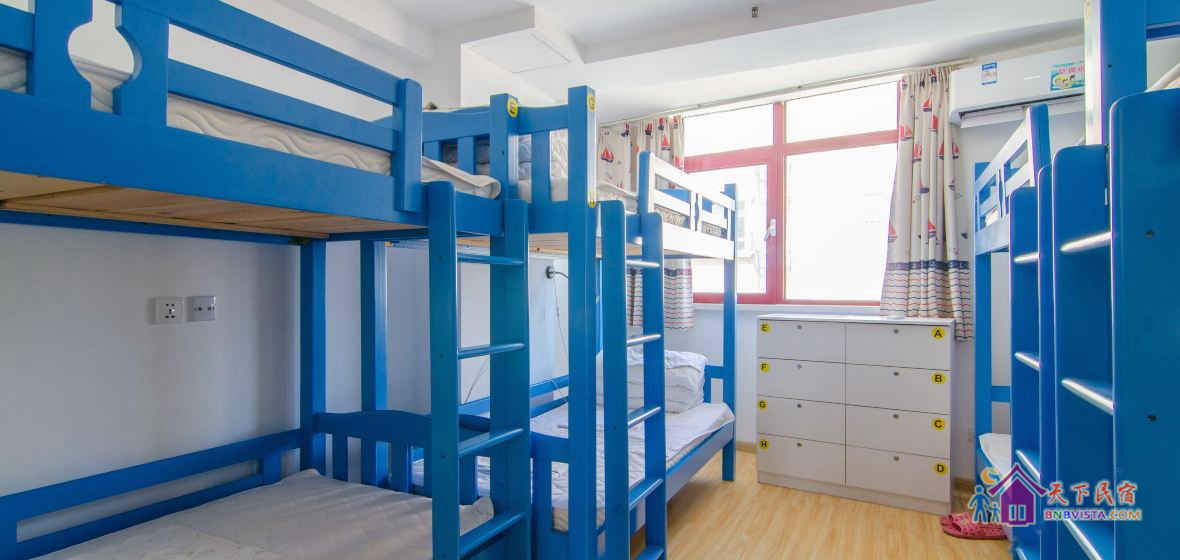 男女混合八人床位房