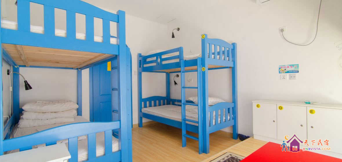 四人房女生床位