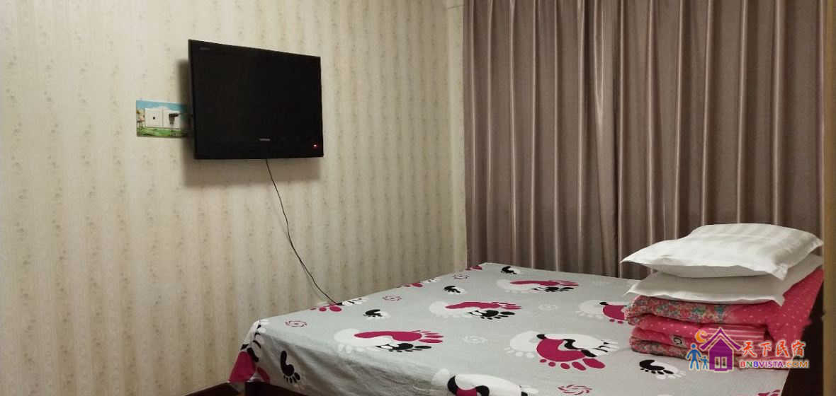 豪华大床间(公共卫浴)