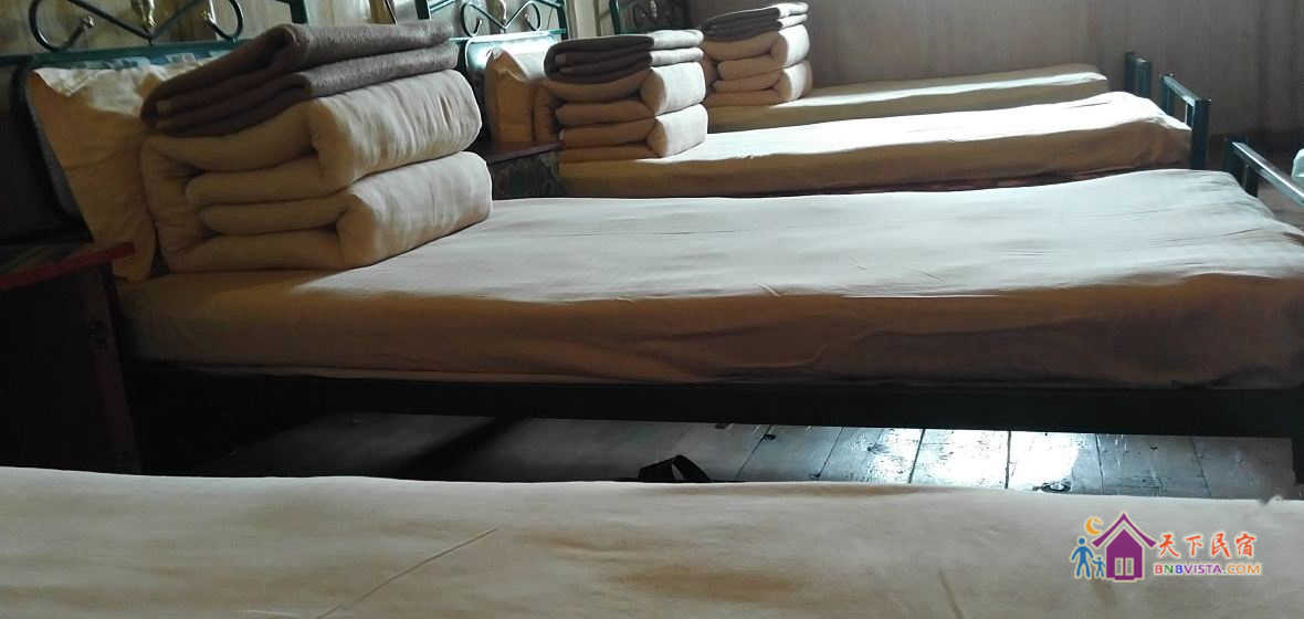 公卫四人床位间