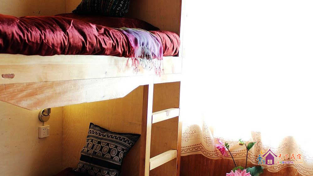 六人间(公用卫浴)(床位)