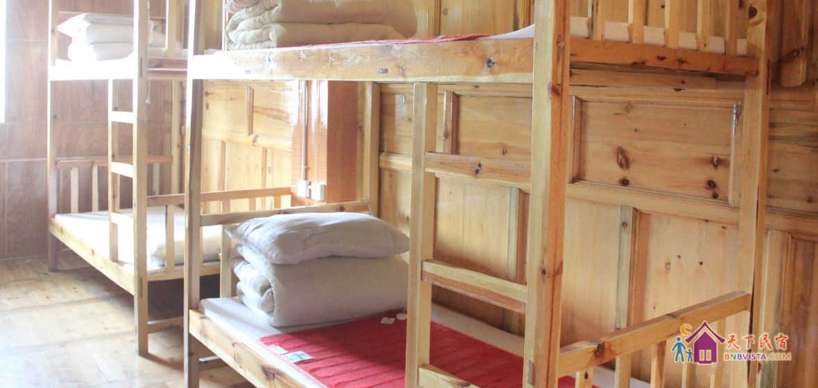 八人混住床位房(公共卫浴)