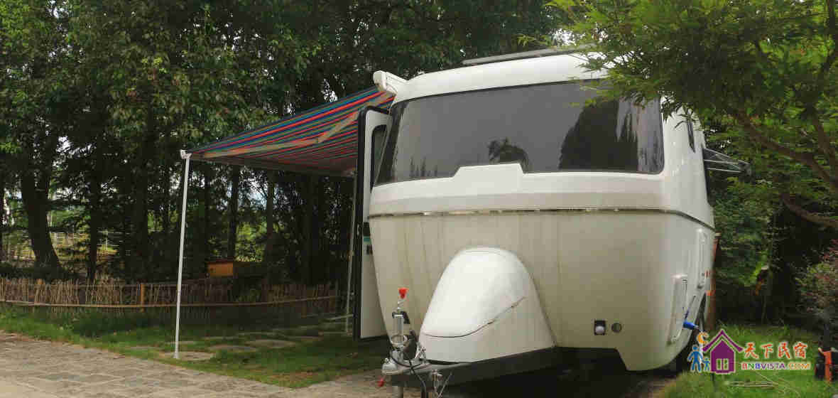 小型拖挂房车体验房