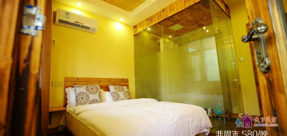 沐浴阳光大床房