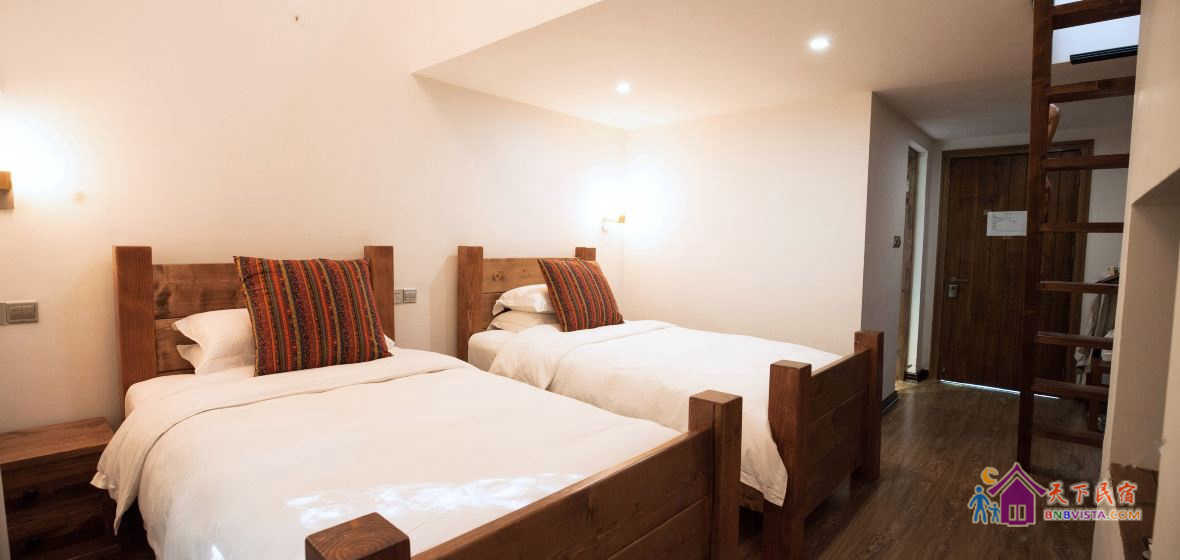 独院loft温馨家庭房