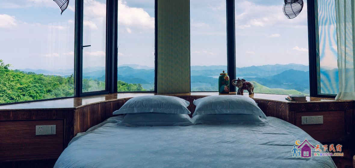 180度山景圆床房