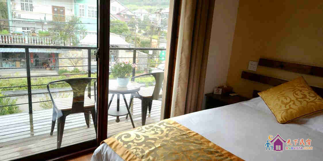 温馨阳台大床房