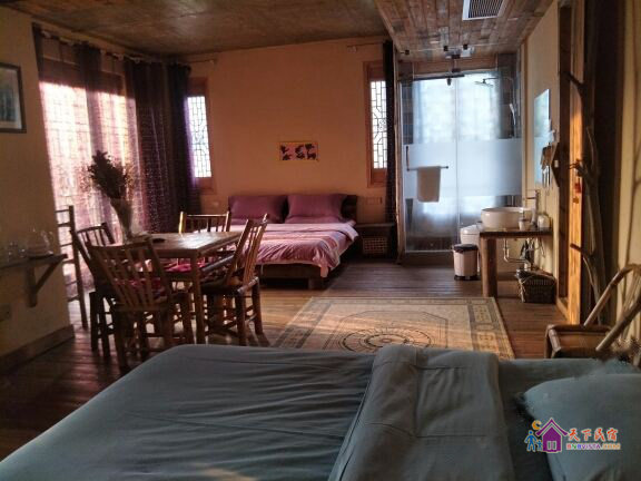 阳台家庭大套房