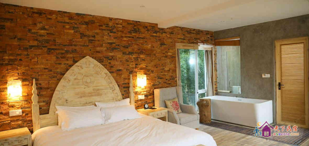 甜蜜水景大床房