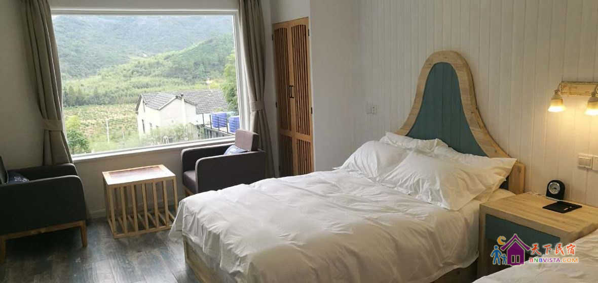 浪漫园景亲子房