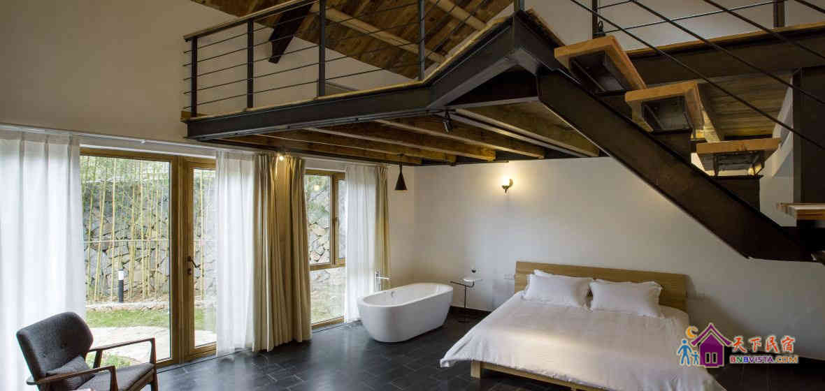 庭院复式家庭房