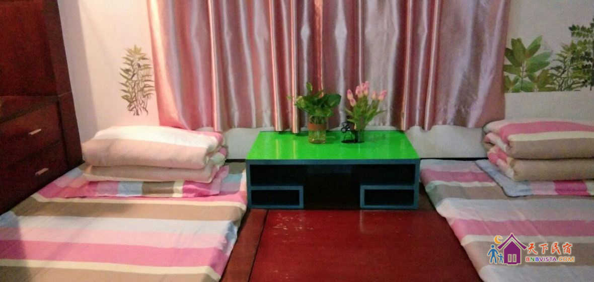 文雅榻榻米双人床位房(公共卫浴)