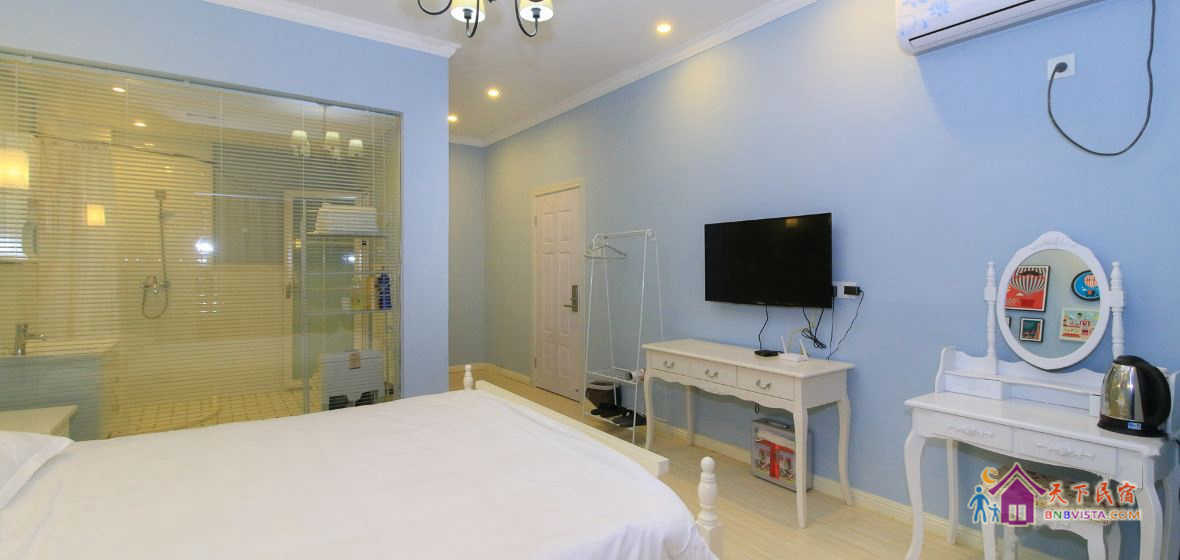 宜家阳台大床房