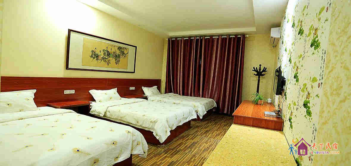 百年欢乐三人间