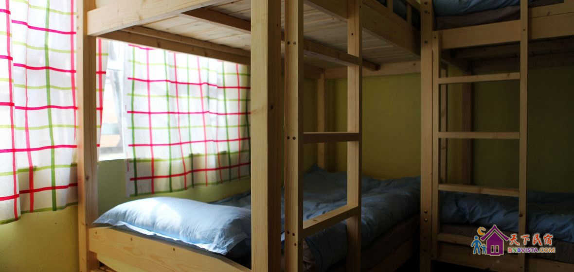 十万嬉皮男四人间