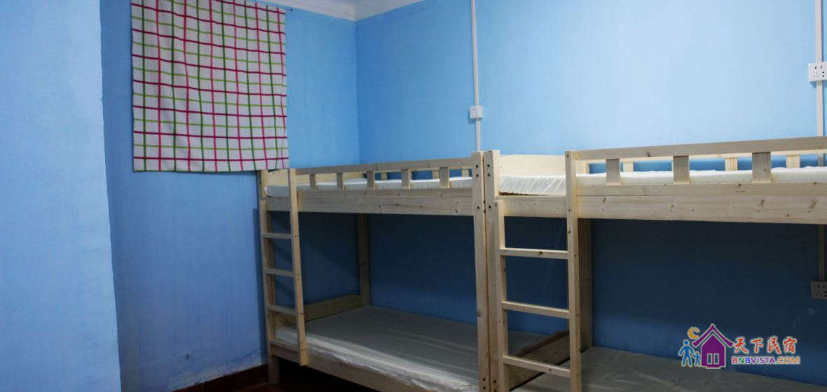 莉莉安女八人间(床位)