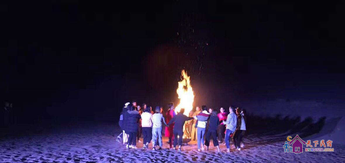 特色沙漠露营房